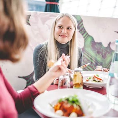 Psychosomatische Klinik für Jugendliche in Bonn 9 Patientin beim Mittagessen
