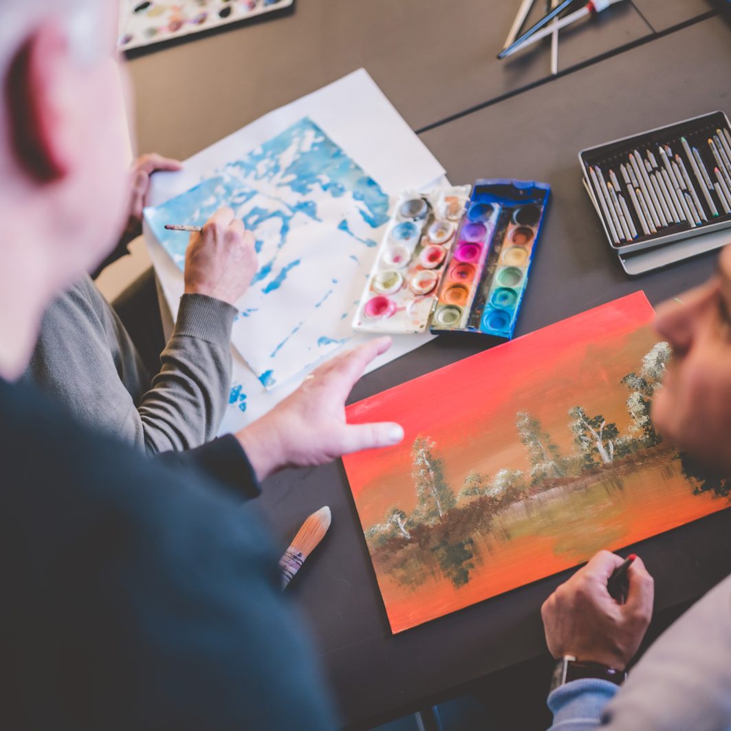 Gestaltungstherapie Kunstwerke besprechen