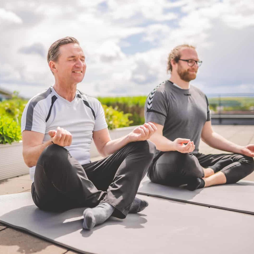 Körpertherapie ist auch entspannen mit Yoga