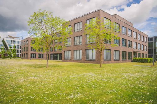 Außerkörperliche Erfahrungen können medizinisch oder psychisch begründet sein 2 BetaGenese Gebäude Außenaufnahme