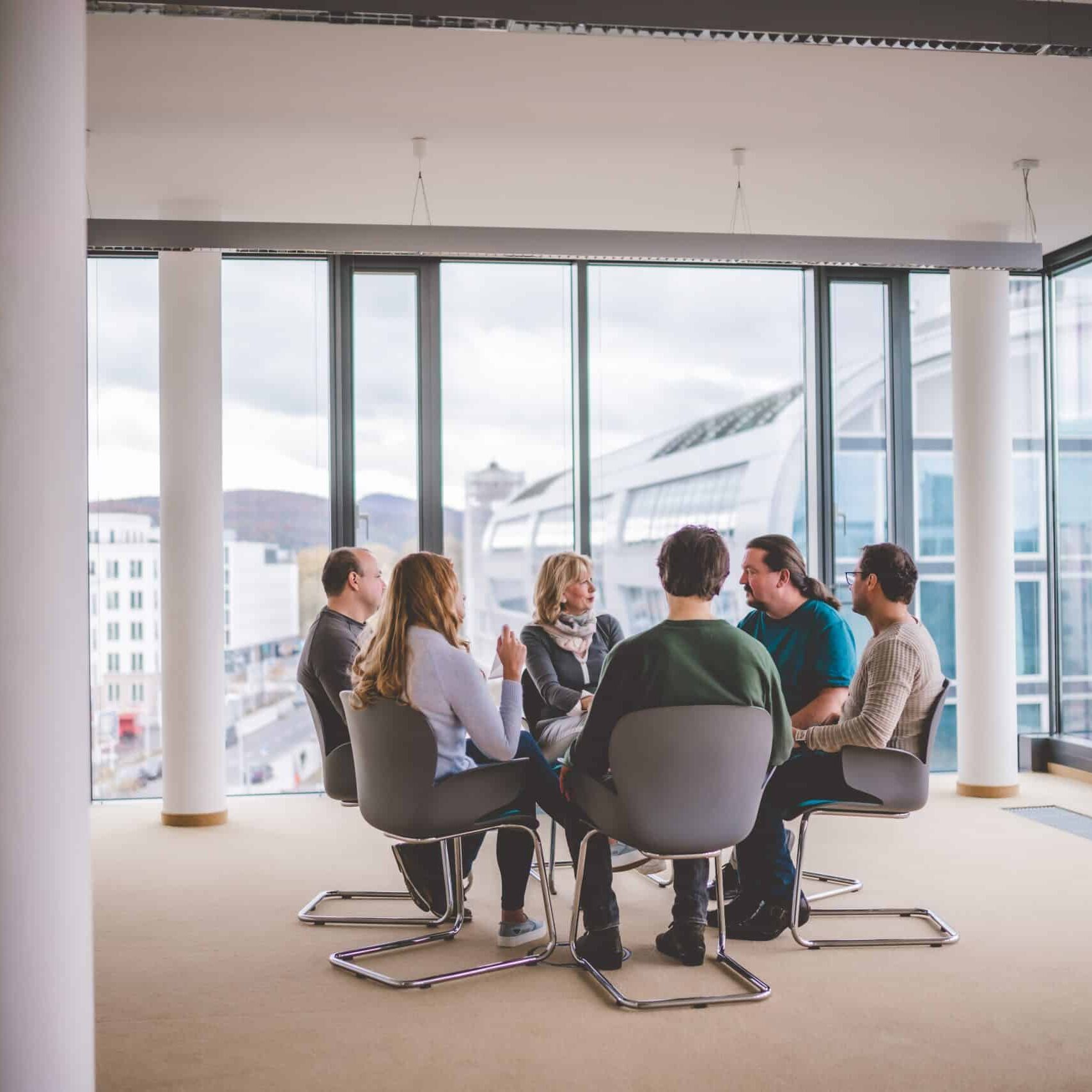 Psychosomatische Angststörung: Symptome und Behandlung 17 Unser Anliegen ist es, dass die Gruppe miteinander in Kontakt kommt