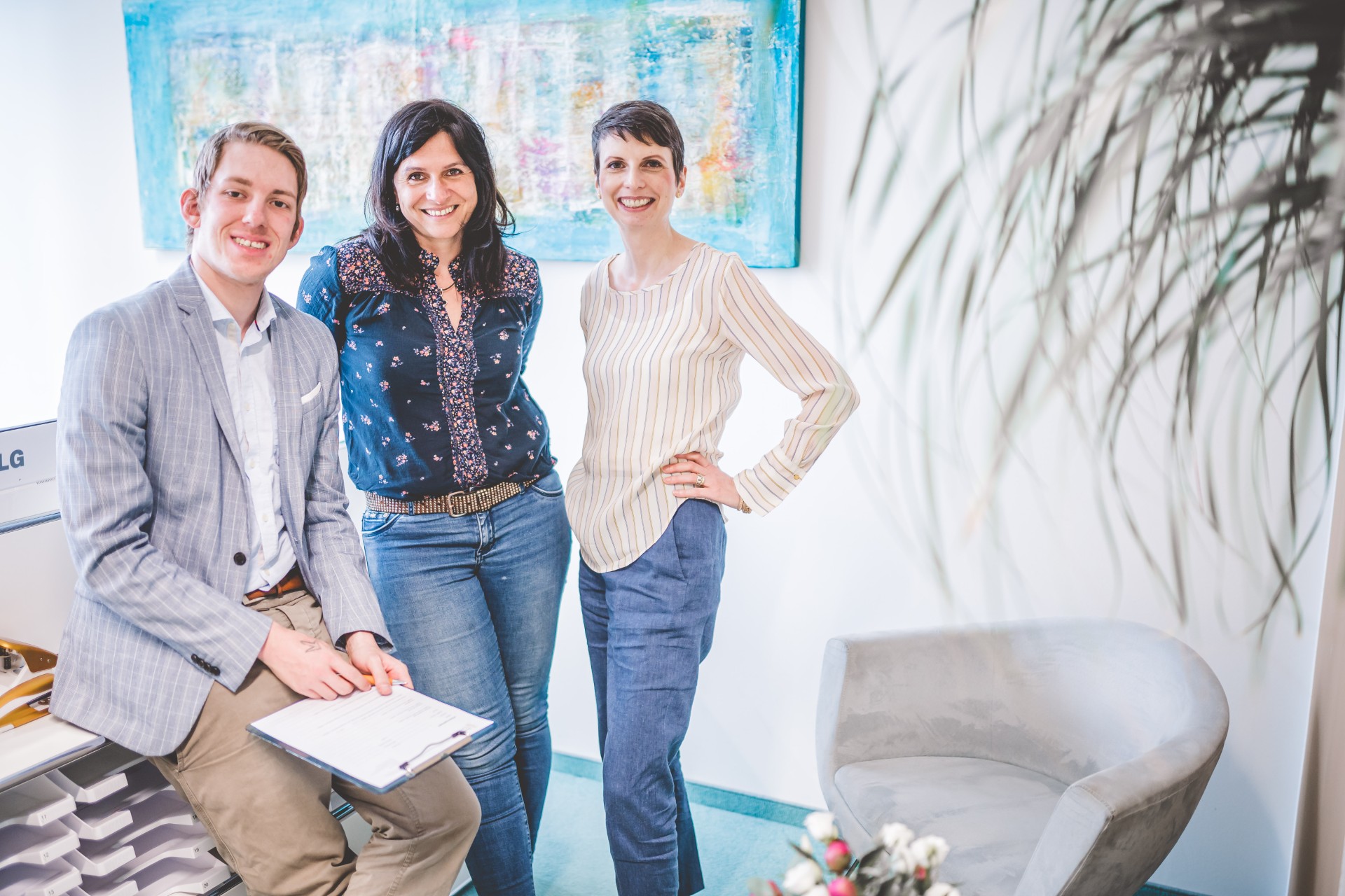 Freundliches und lächelndes Patientenmanagement Team der BetaGenese Klinik.